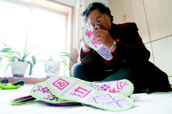  ���S�@��Ҫ�{(di��o)�x�Ă���,81�q��������G÷��Ů�������p����100�pЬ�|��