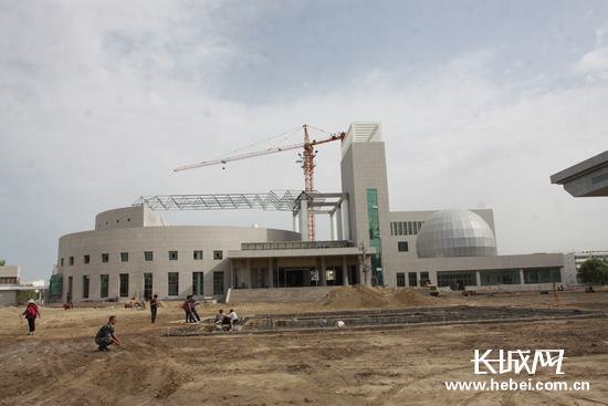 ξ��h�ӱ�Ⱥ���Ļ��Ƽ��w�����(d��ng)���ĵ�ʩ���F(xi��n)��(ch��ng)���L(zh��ng)�ǾW(w��ng)